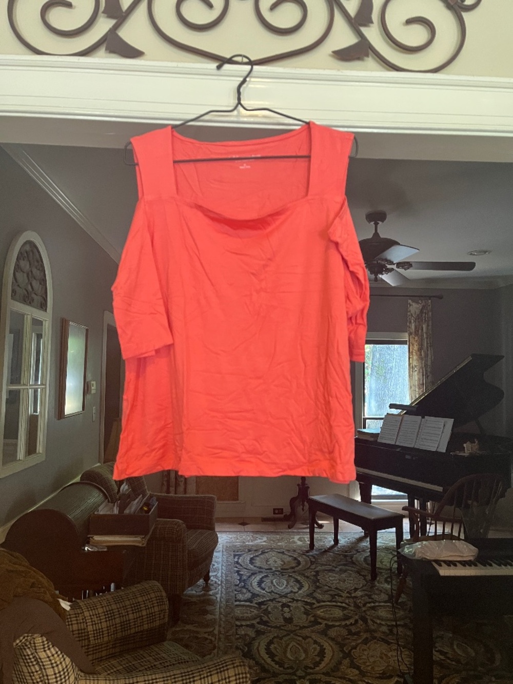 Shoulder cut-out “Brigitte” top